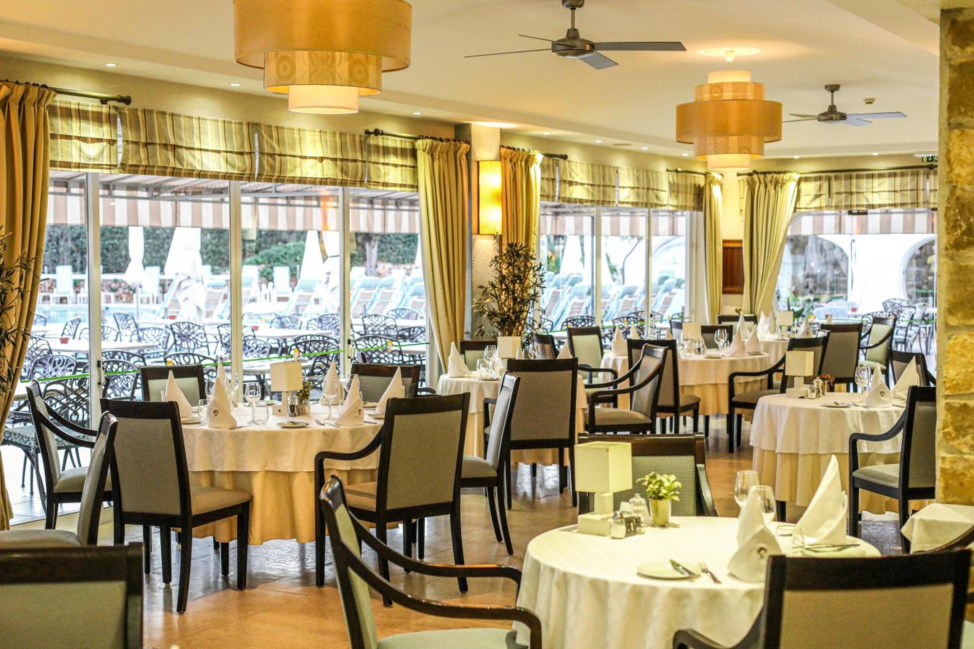 Four Seasons Country Club Hotel Кинта до Лаго Екстериор снимка